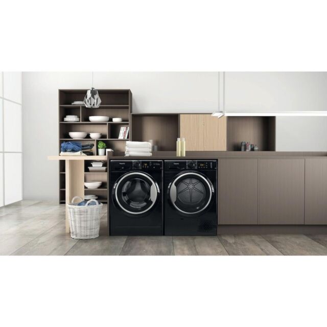 Hotpoint NT M11 82BSK UK Freestanding 8kg Heat Pump Tumble Dryer - Black