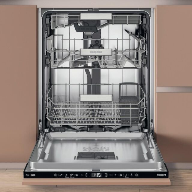 Hotpoint H8I HT59 LS UK Hydroforce Built-In 14 Place Setting Dishwasher