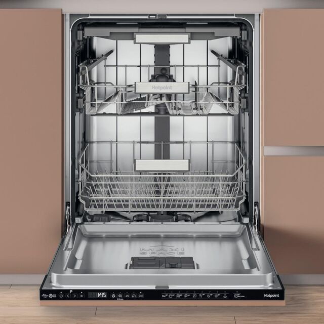 Hotpoint H7I HP42 L UK Built-In 15 Place Setting Dishwasher