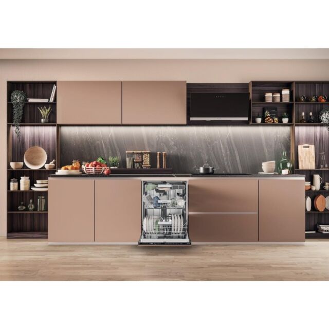 Hotpoint H8I HP42 L UK Hydroforce 60cm Integrated Dishwasher