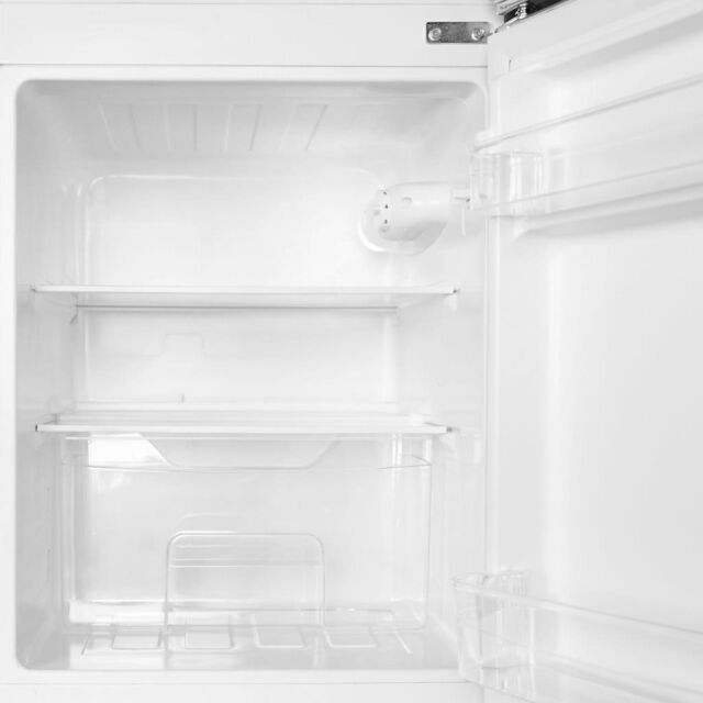 Montpellier MAB2035EC Retro Undercounter Fridge Freezer In Cream