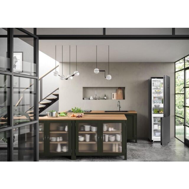 Liebherr CNbdd5733 Freestanding Combination Fridge Freezer