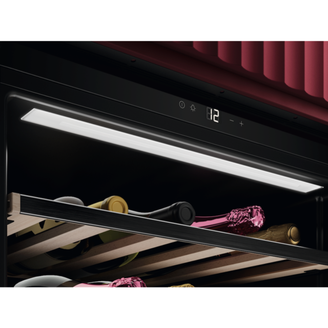AEG NKW8P21KAB 45cm Built-In Wine Cellar