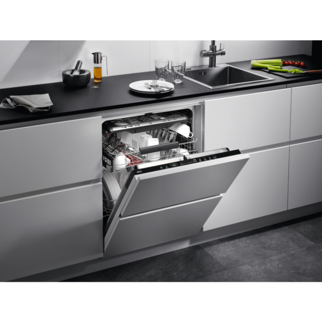 AEG FSS83708P 8000 SprayZone Fully Integrated Dishwasher