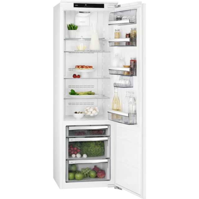AEG SKS818E9ZC 9000 Series Built-In MultiFlow Fridge