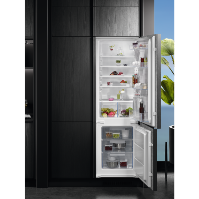 AEG OSC5S181ES 5000 Series Built-In LowFrost Fridge Freezer