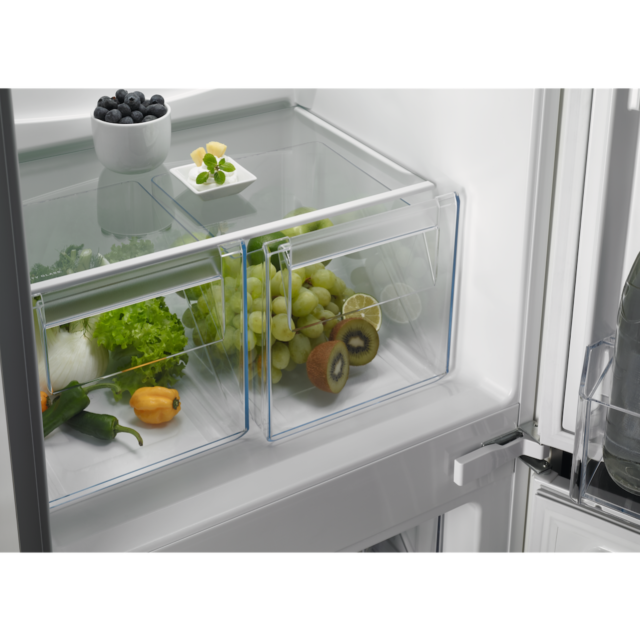 Zanussi Series 60 ZNTN18ES5 Built-In NoFrost Fridge Freezer
